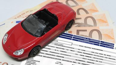 Assicurazione auto: ad aprile prezzi in calo del 15%