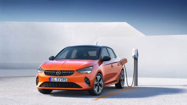 Opel Corsa-e: più potenza e maggiore autonomia col restyling