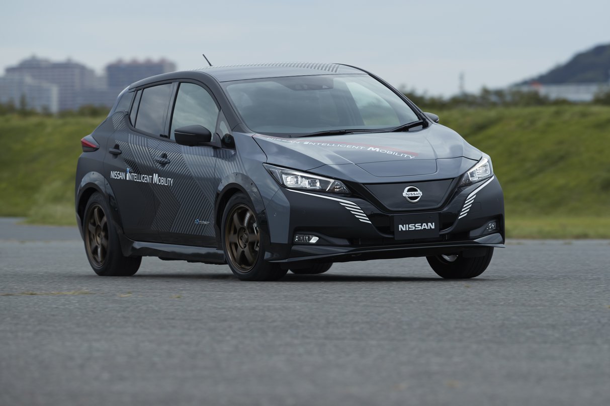 Nissan e-4ORCE: immagini dai test su strada