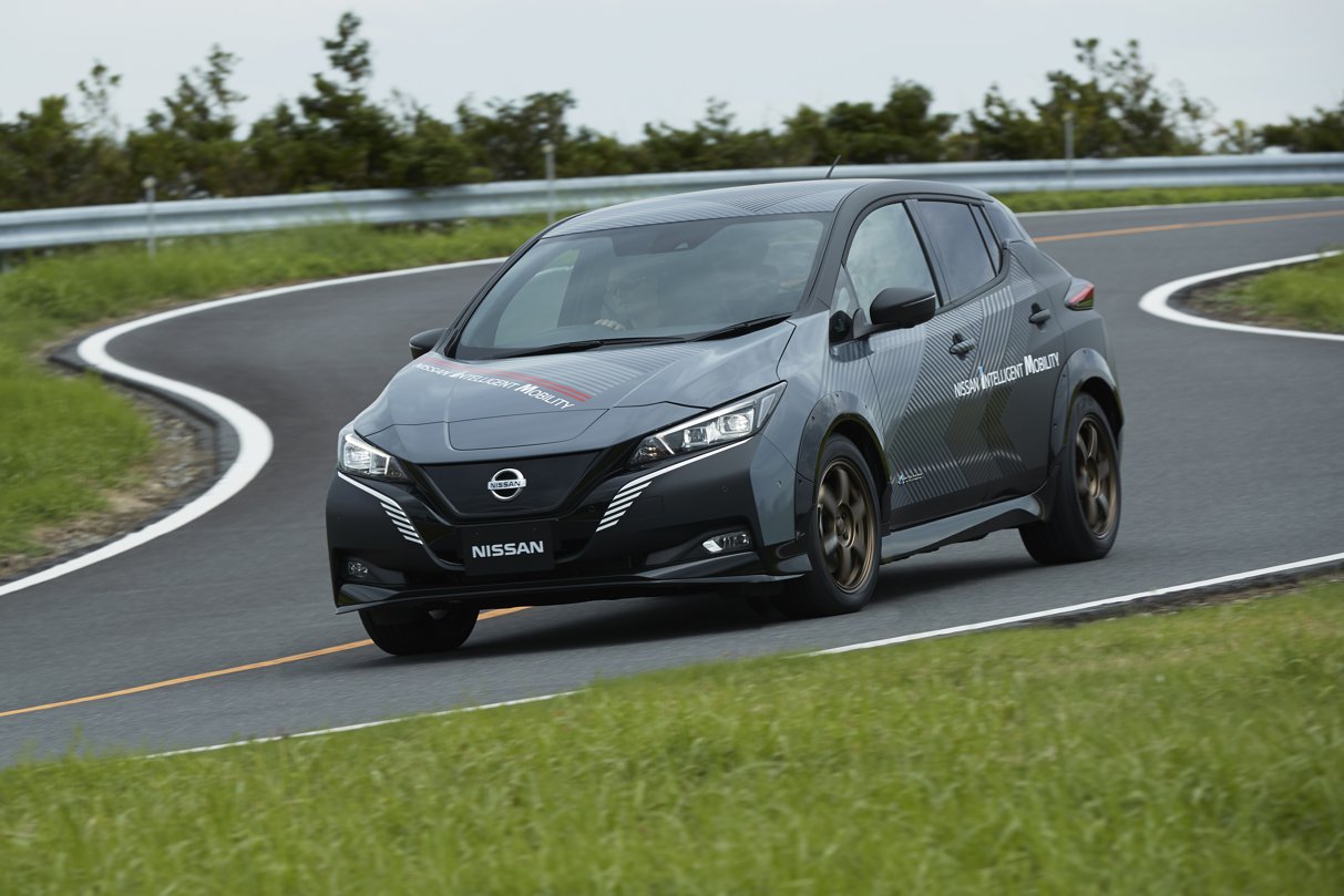 Nissan e-4ORCE: immagini dai test su strada