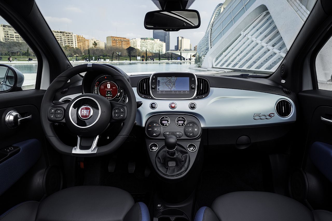 Fiat 500 Hybrid, cruscotto e volante