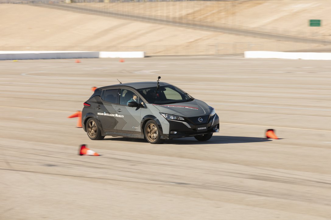 Nissan e-4ORCE: immagini dai test su strada