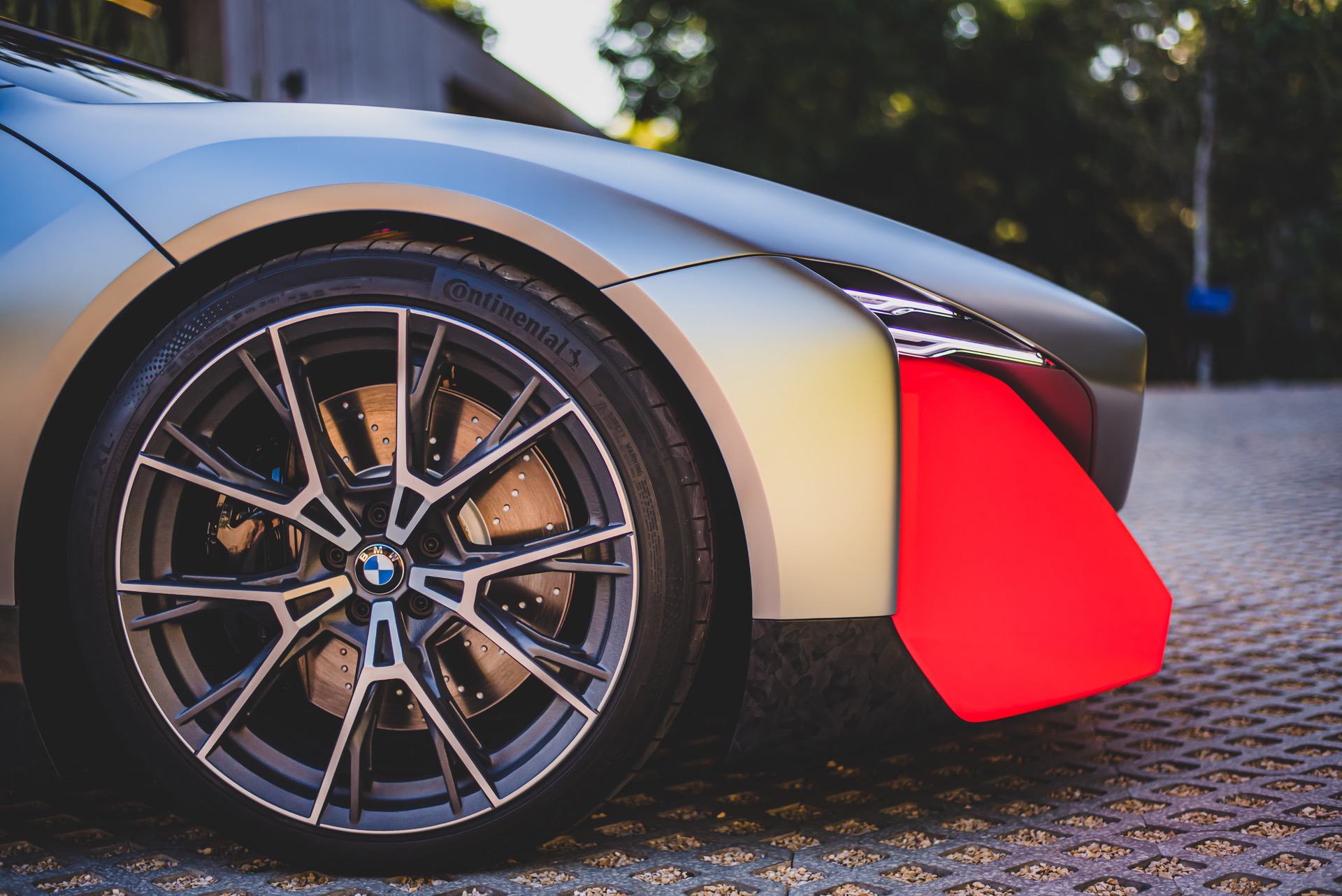 BMW Vision M Next, pneumatici anteriori