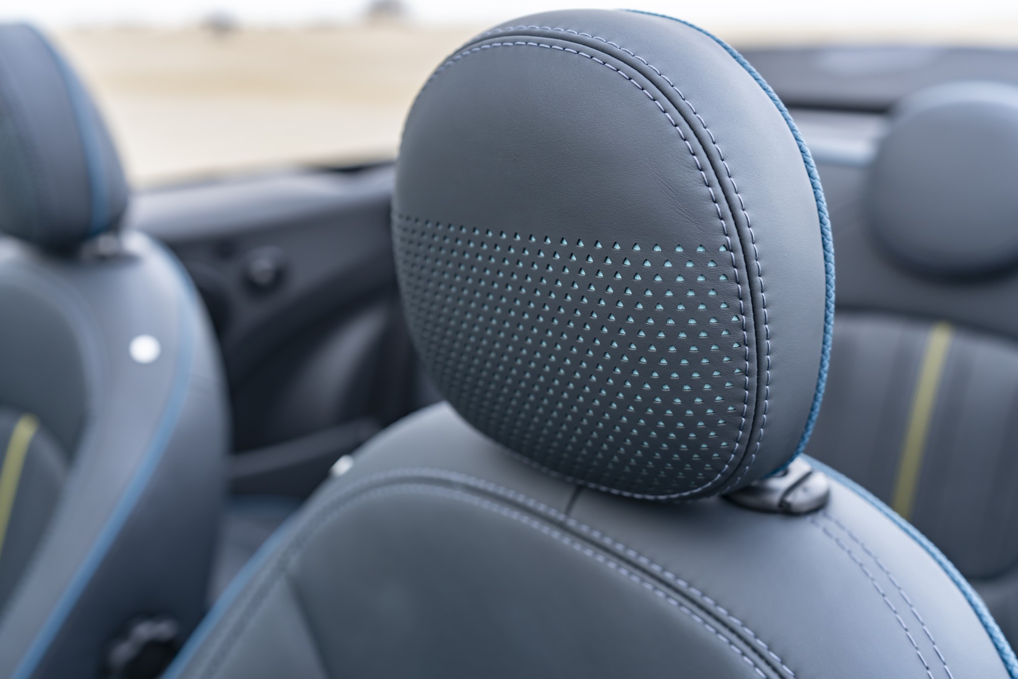 Mini Cabrio Sidewalk