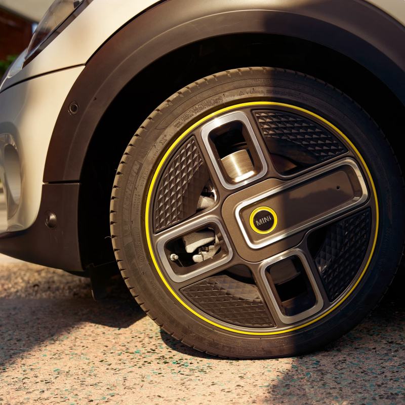 MINI  Mini, dettaglio degli esterni