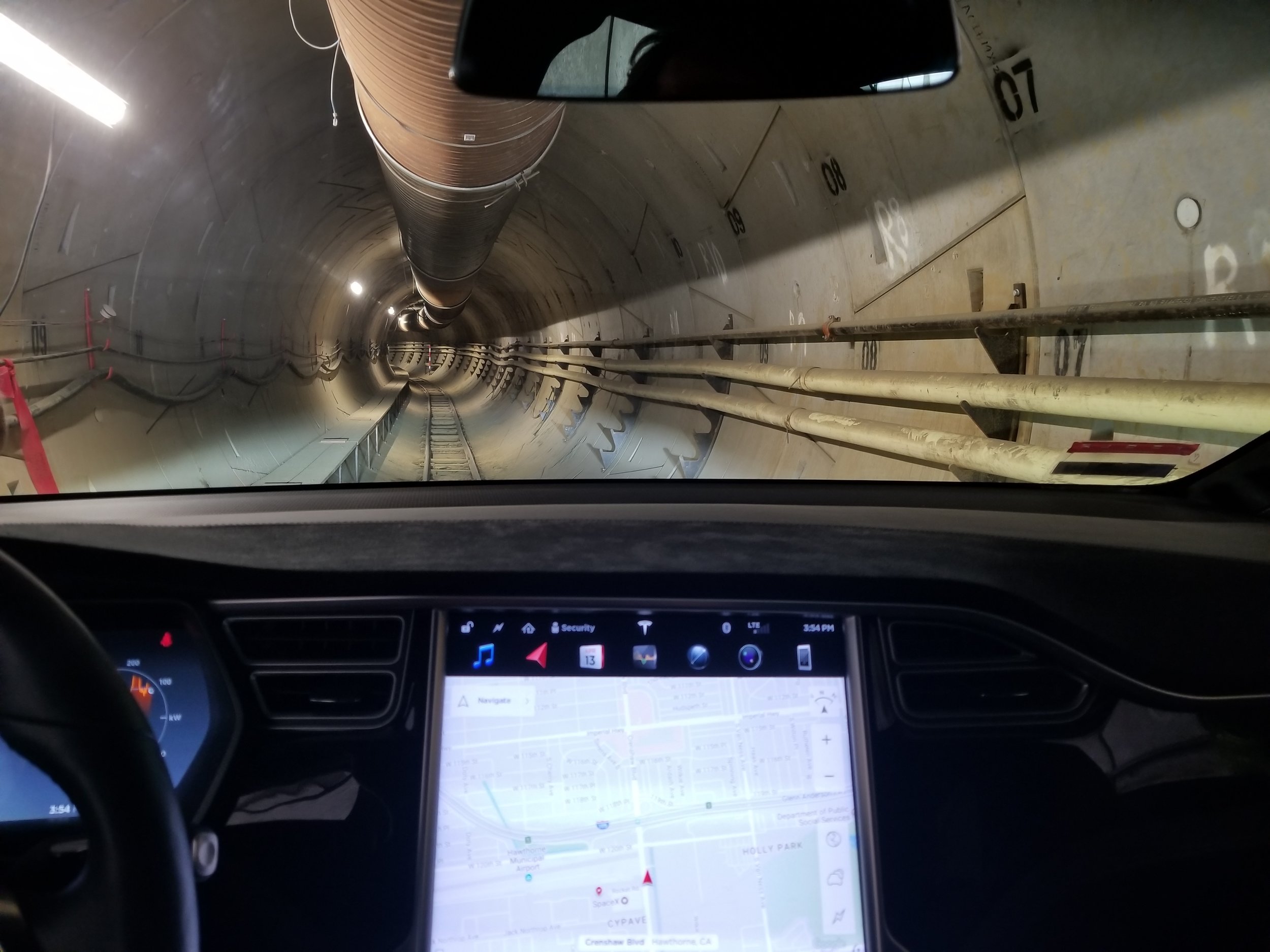 Tesla Model X in un tunnel della Boring Company