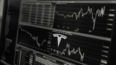 Tesla: crolla in Borsa e perde il 16% in un solo giorno!