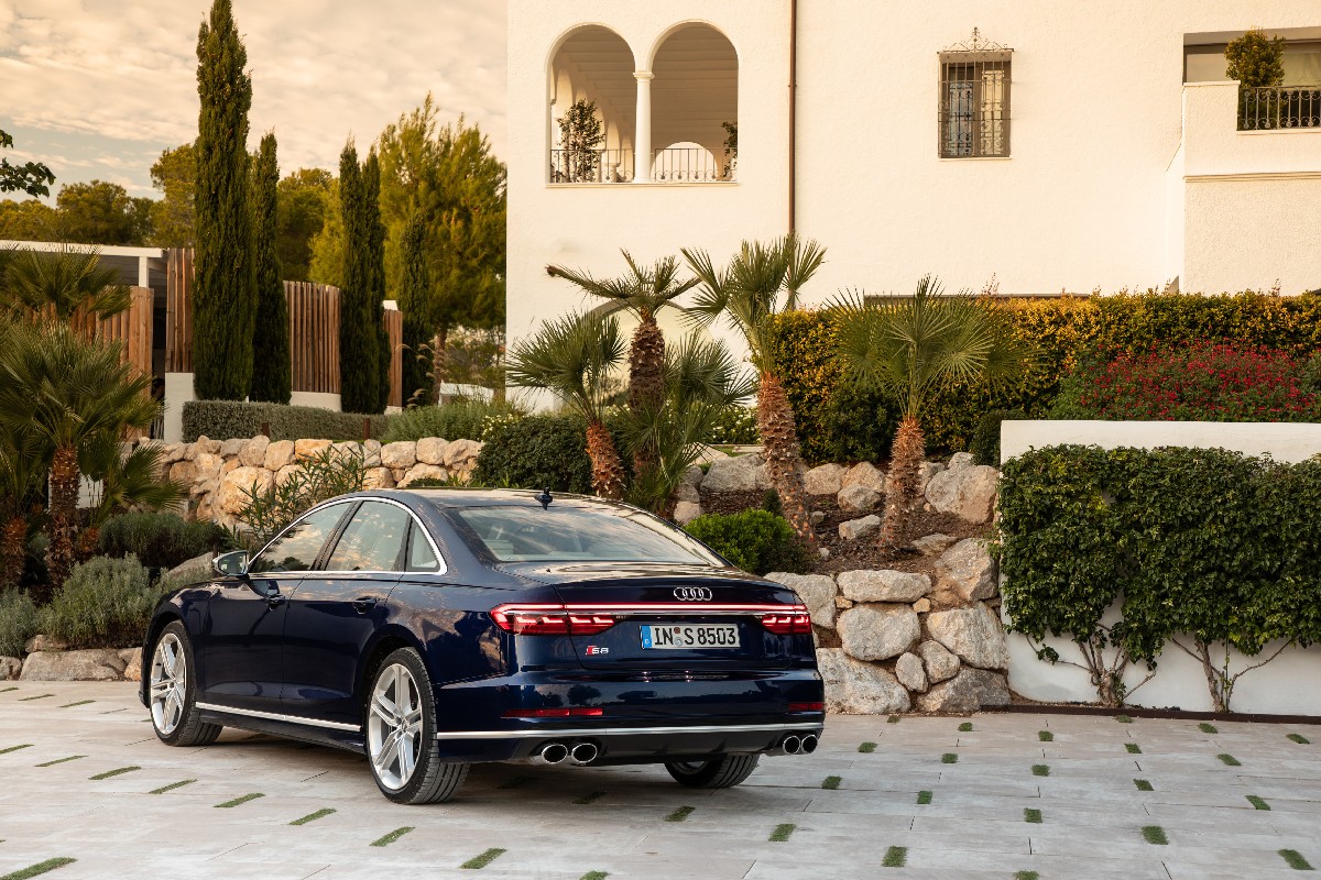 Audi  S8