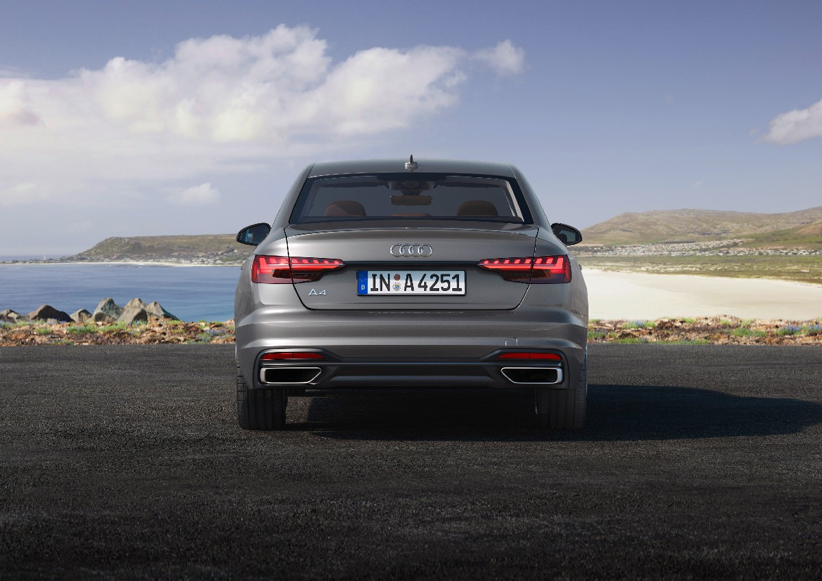 Audi  A4 Sedan, foto degli esterni