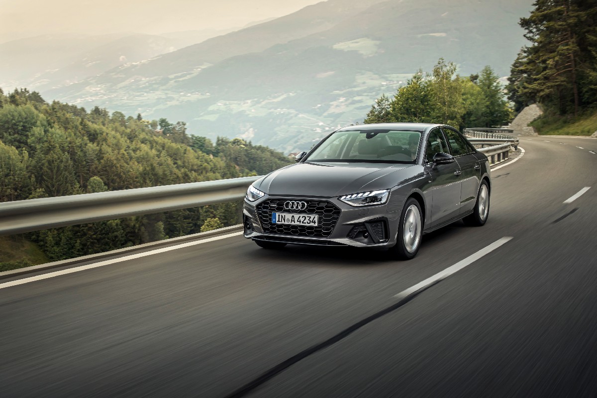 Audi  A4 Sedan, foto degli esterni
