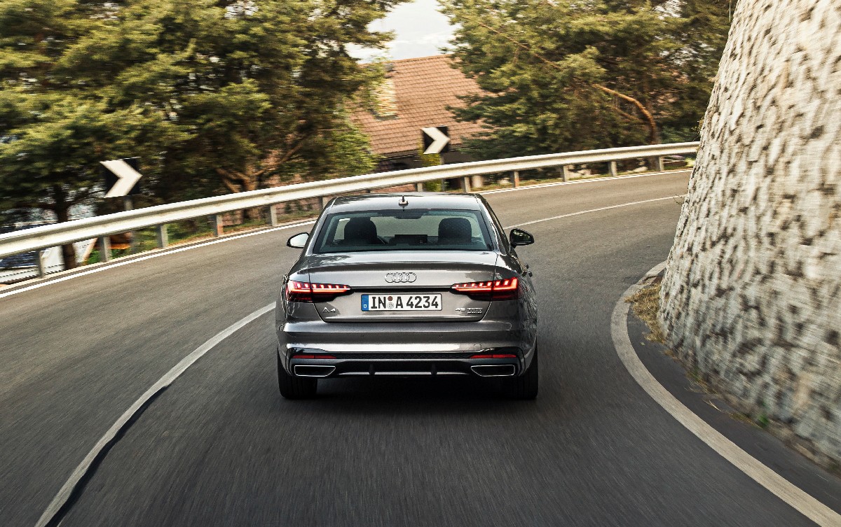 Audi  A4 Sedan, foto degli esterni