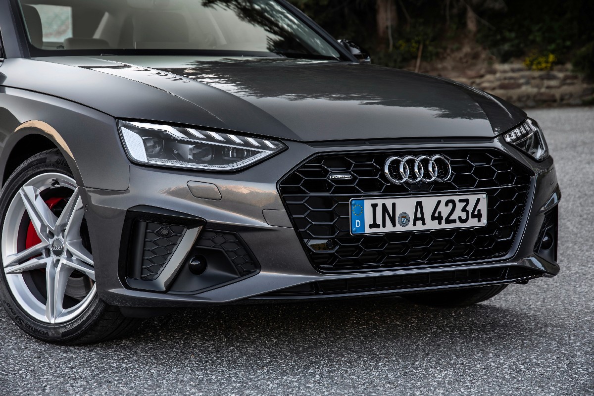 Audi  A4 Sedan, foto degli esterni