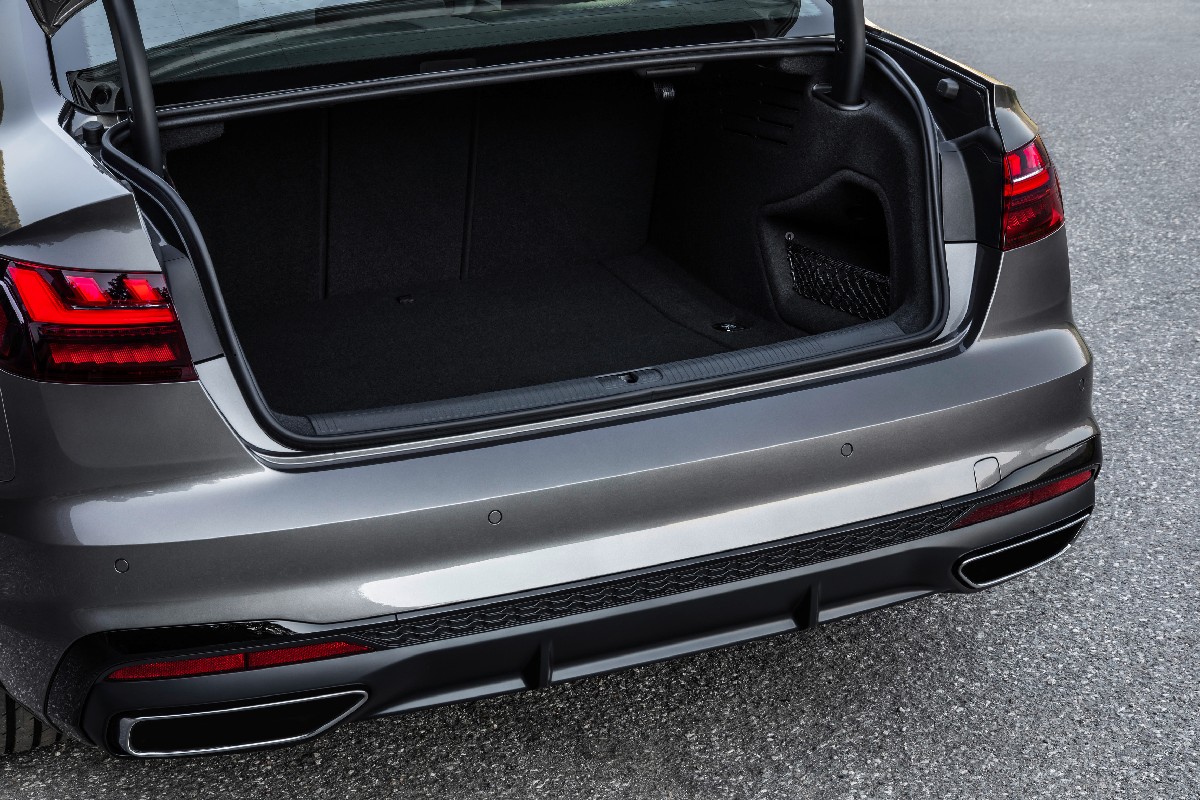 Audi  A4 Sedan, foto degli esterni