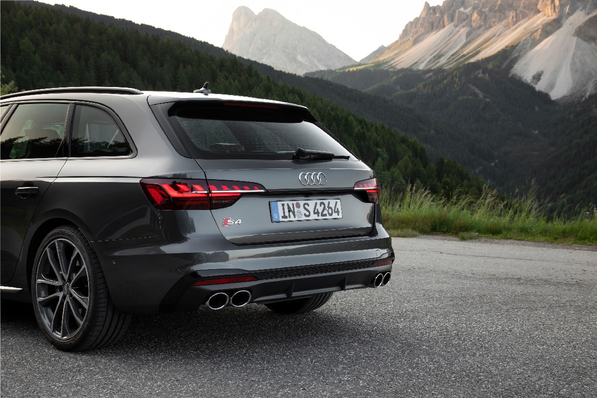 Audi  S4 Avant TDI, foto degli esterni