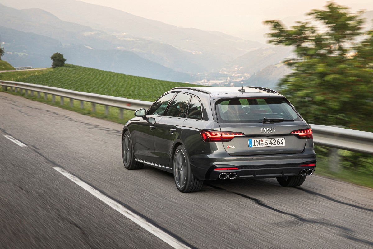 Audi  S4 Avant TDI, foto degli esterni