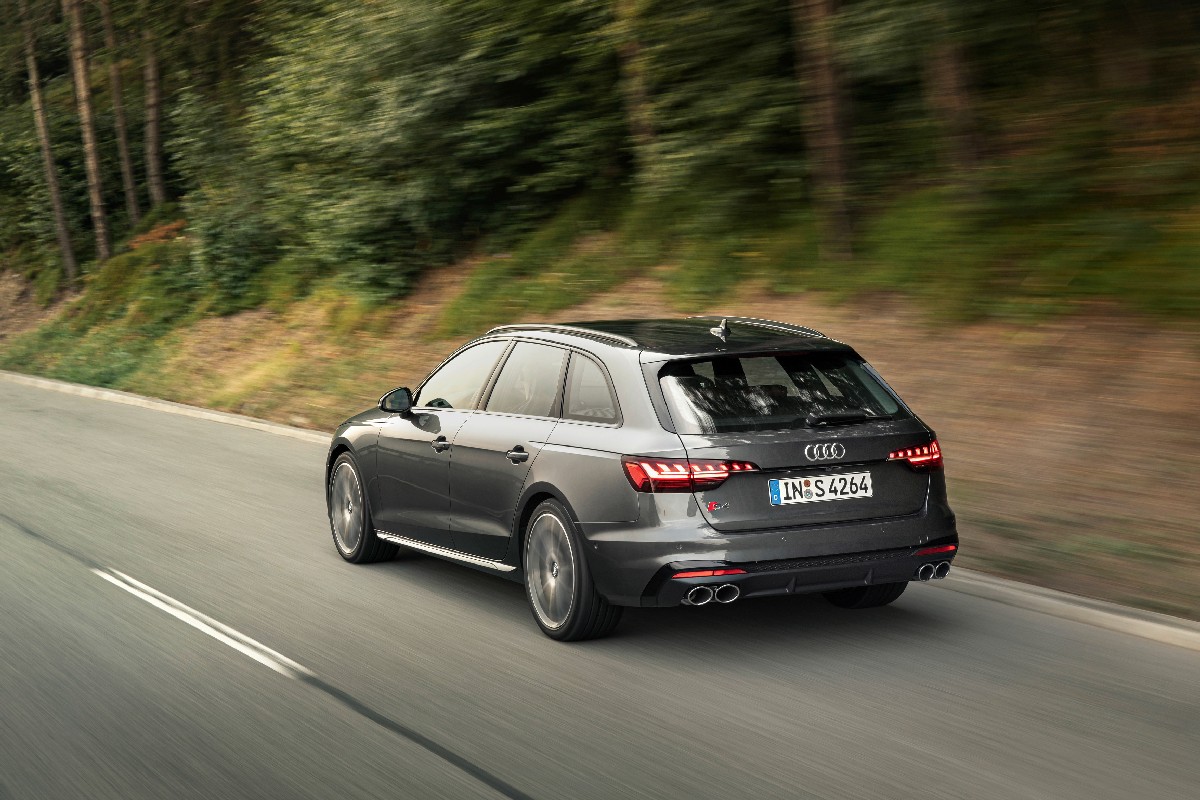 Audi  S4 Avant TDI, foto degli esterni