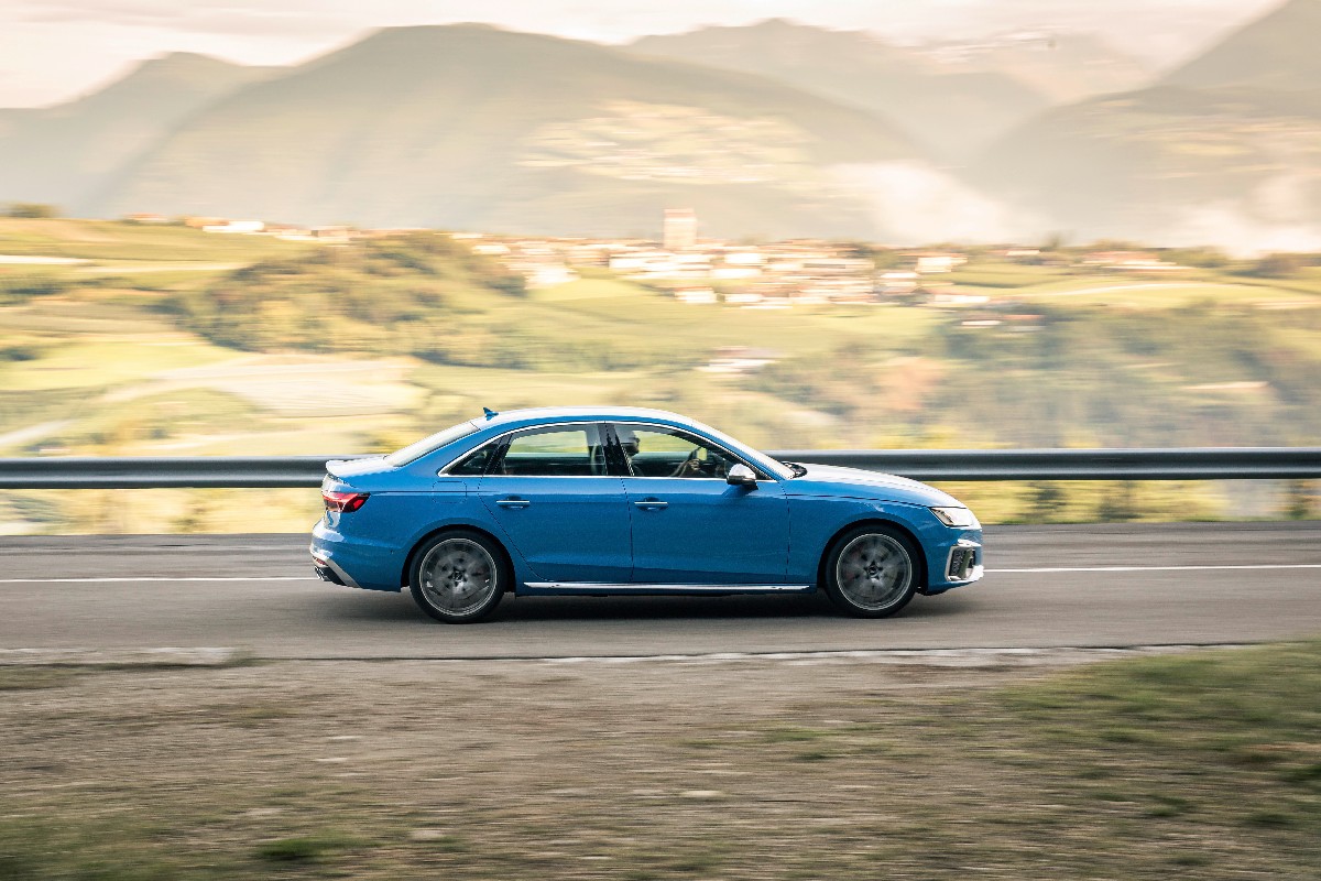 Audi  S4 Sedan TDI, foto degli esterni