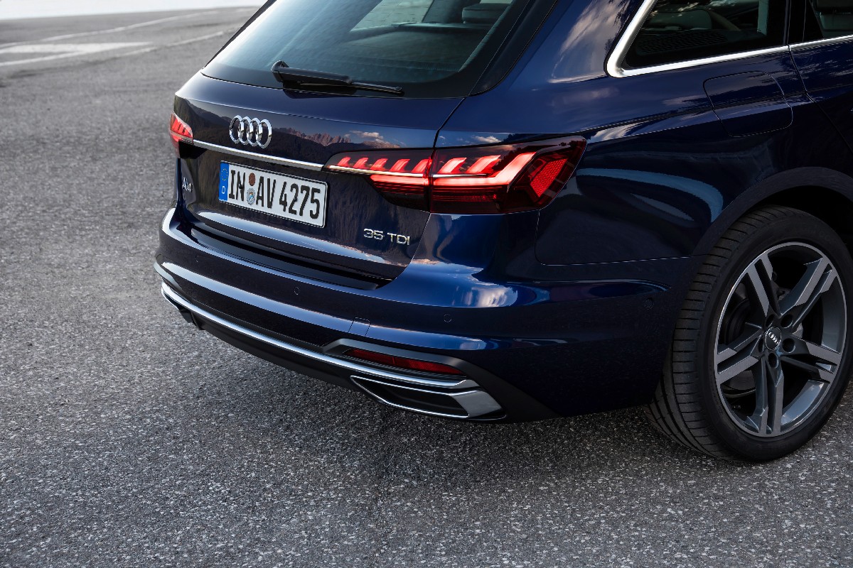 Audi  A4 Avant 2021, foto degli esterni