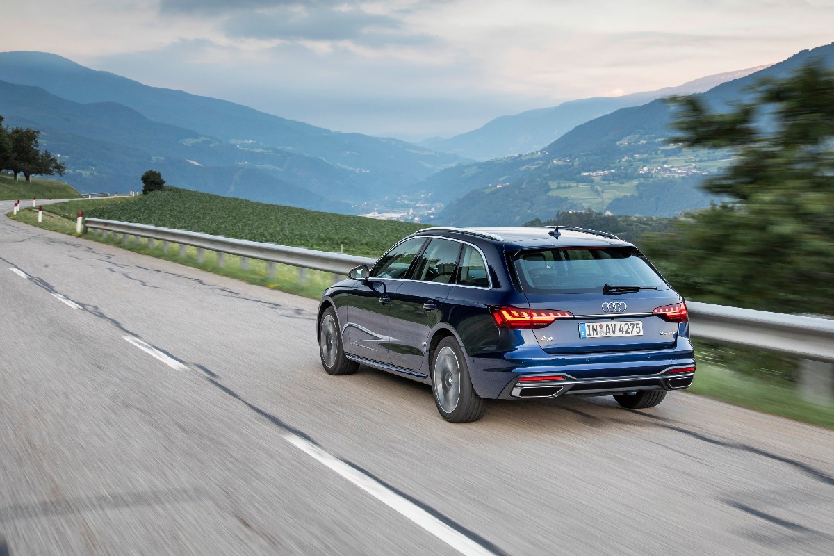 Audi  A4 Avant 2021, foto degli esterni