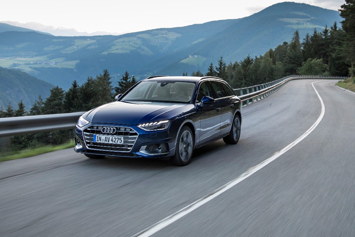 Audi  A4 Avant 2021, foto degli esterni