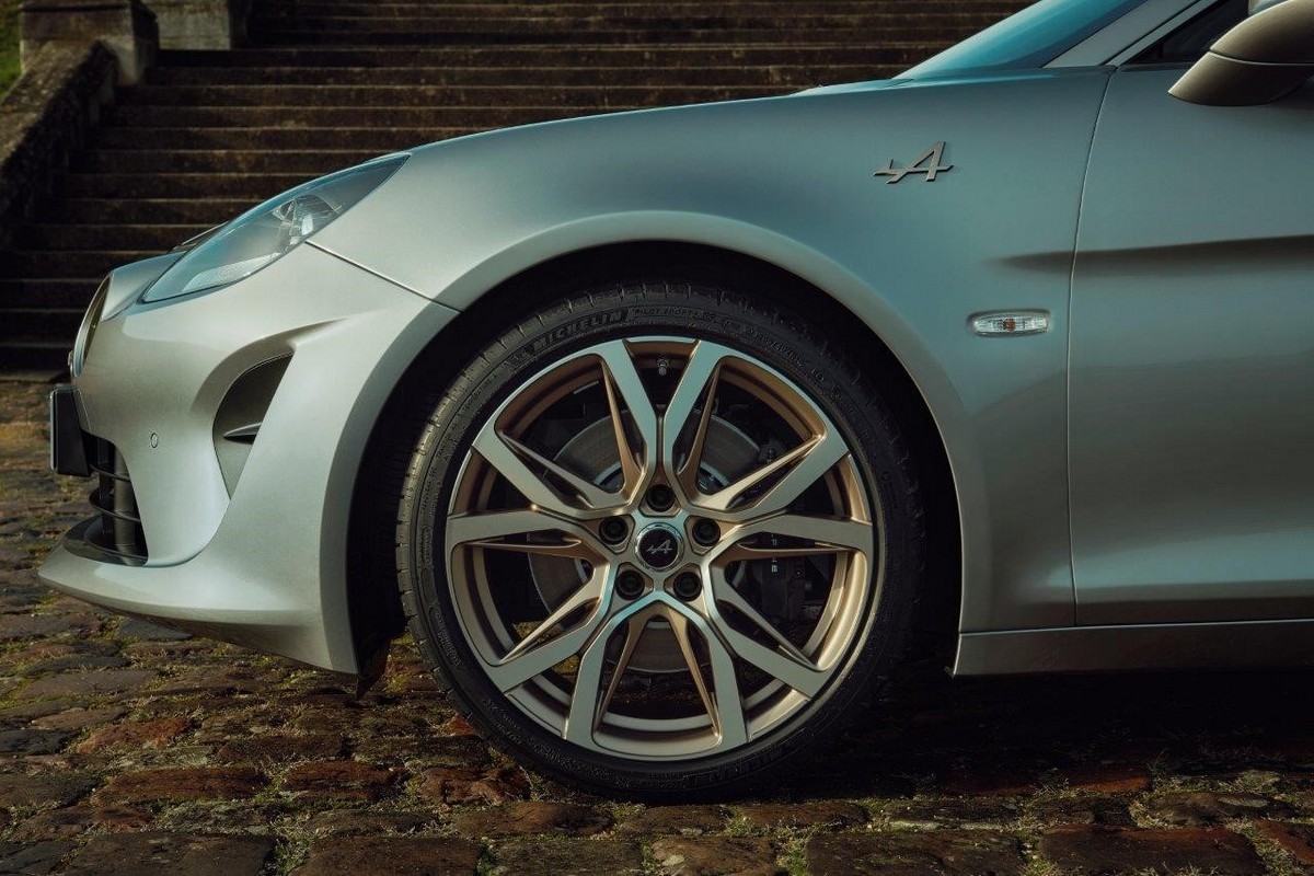 DOSSIER STAMPA - ALPINE A110 LEGEND GT -  A110 COLOR EDITION 2020 - ATELIER ALPINE