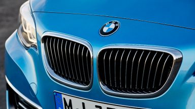 BMW: tagli del 50% alla produzione dei motori termici