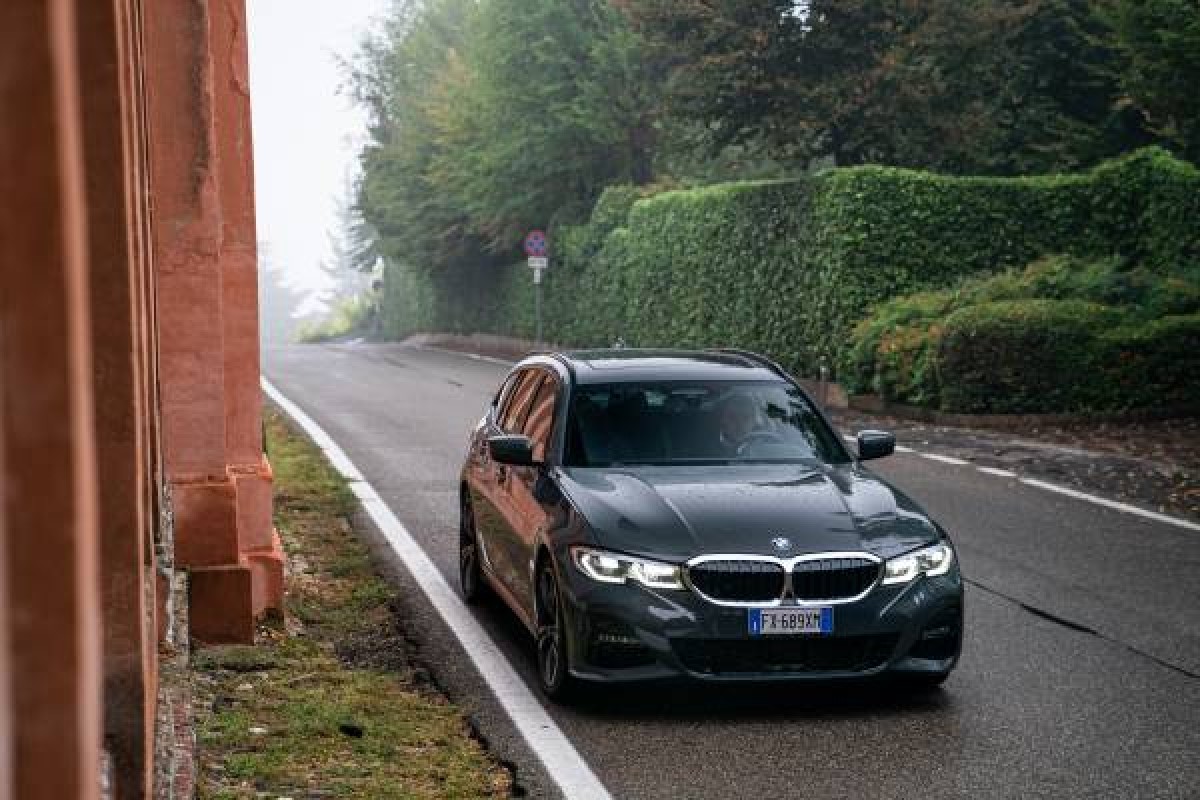 BMW  Serie 3 Touring, foto degli esterni