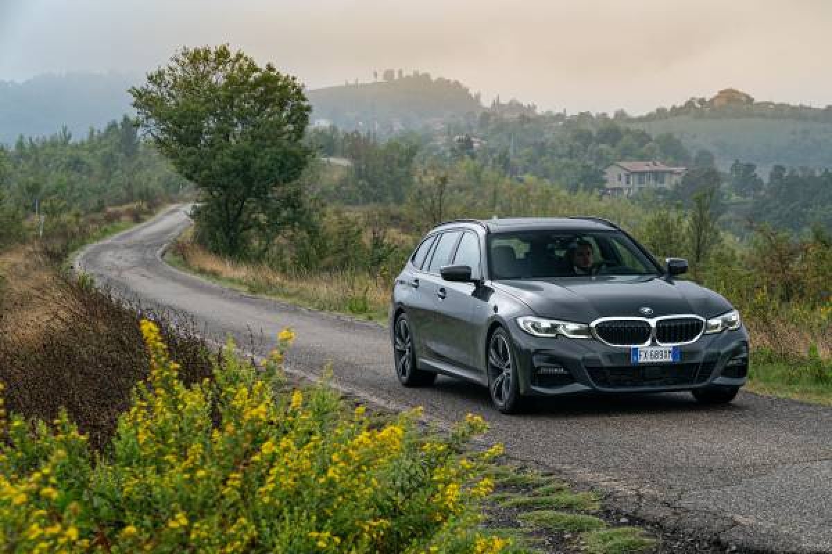 BMW  Serie 3 Touring, foto degli esterni