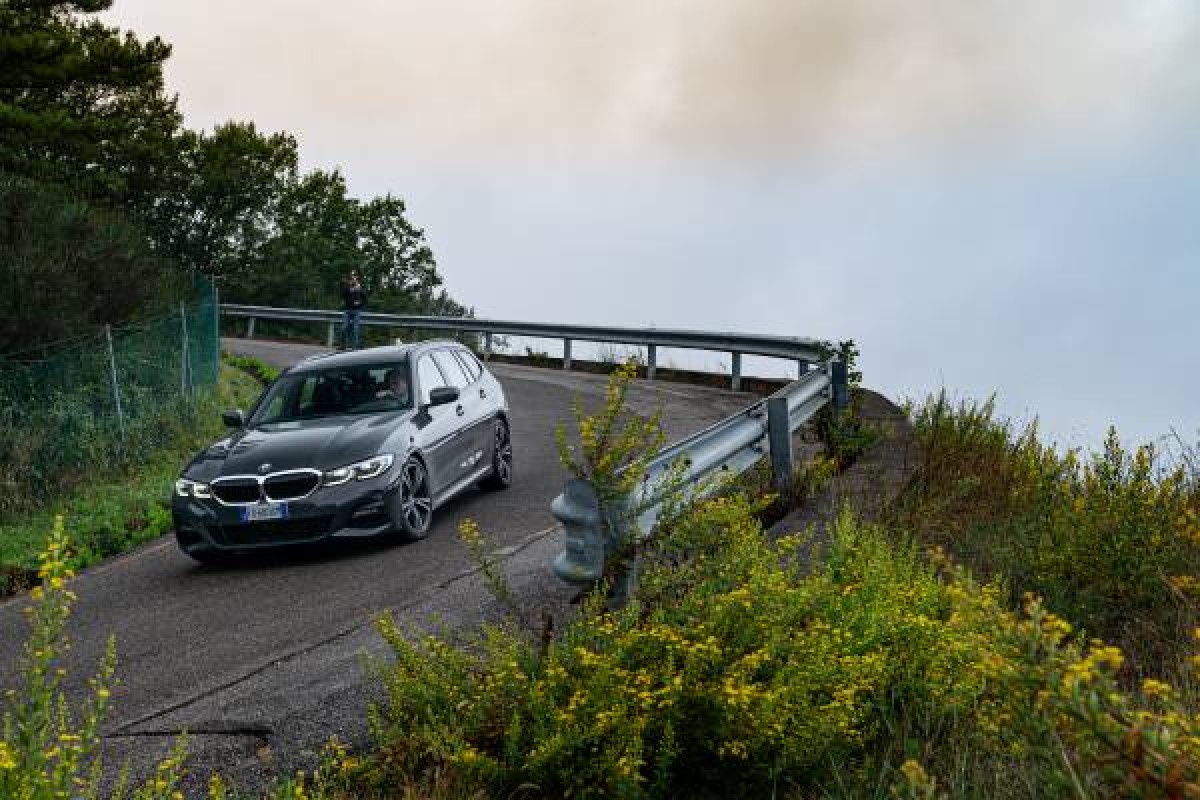 BMW  Serie 3 Touring, foto degli esterni