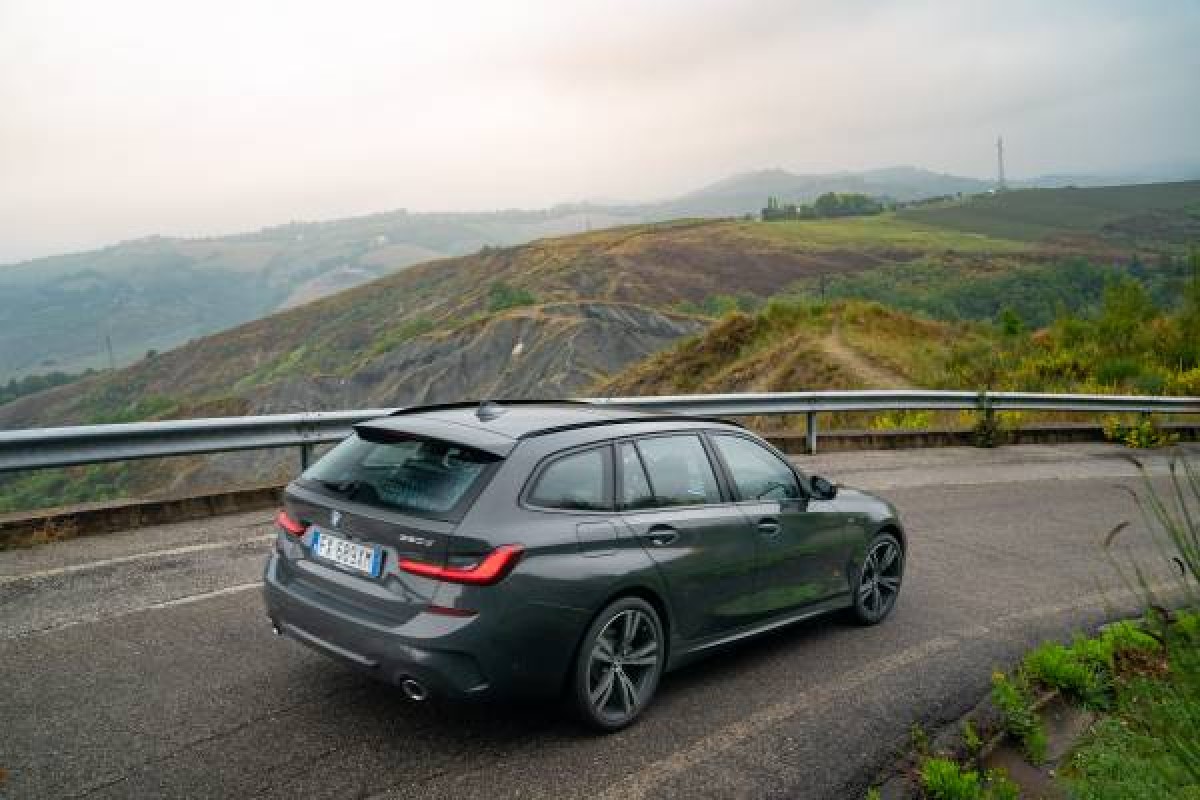 BMW  Serie 3 Touring, foto degli esterni