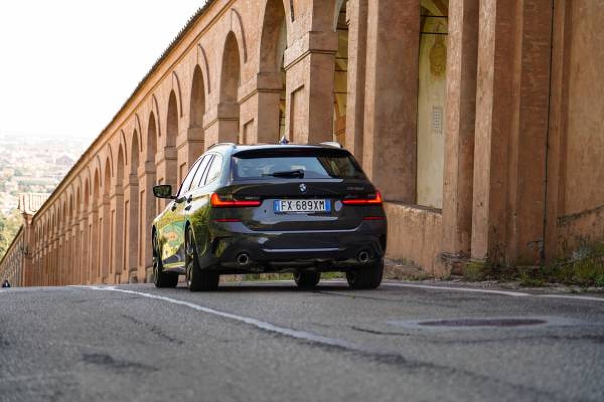 BMW  Serie 3 Touring, foto degli esterni