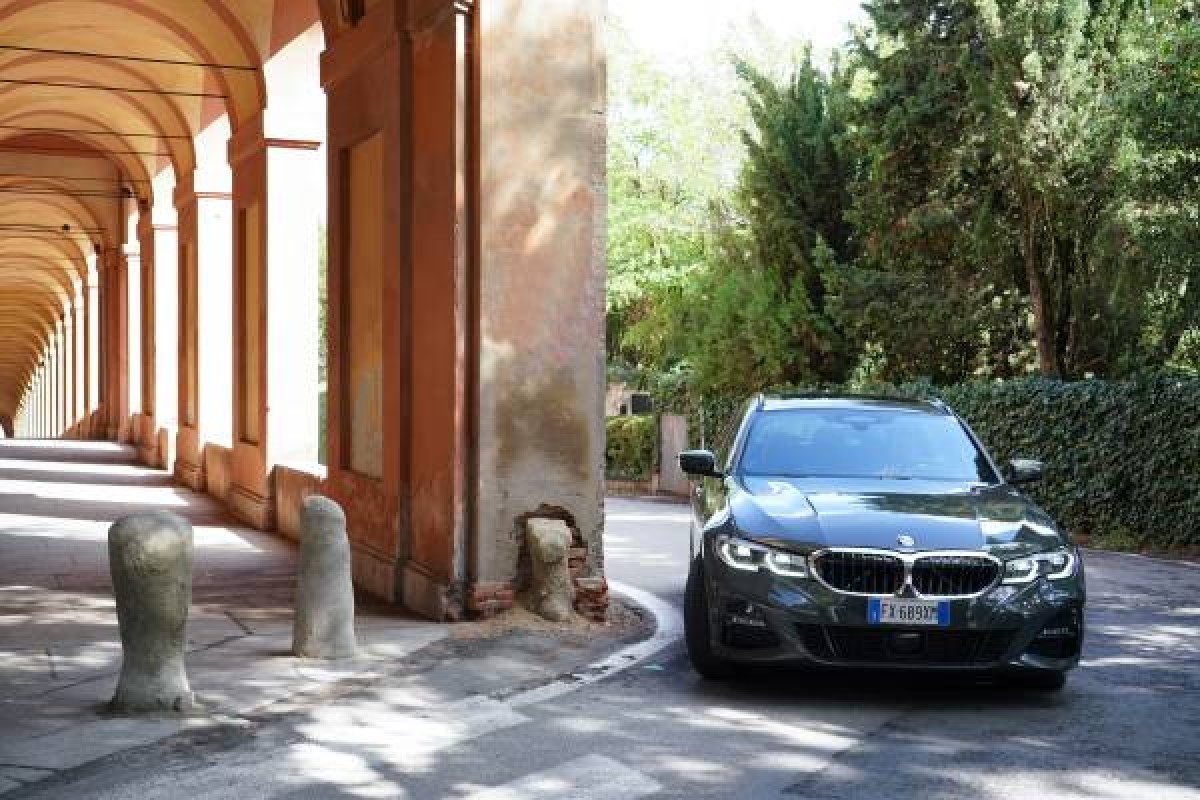 BMW  Serie 3 Touring, foto degli esterni