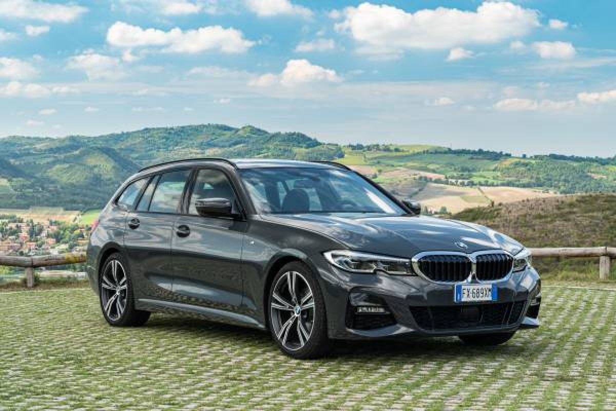 BMW  Serie 3 Touring, foto degli esterni