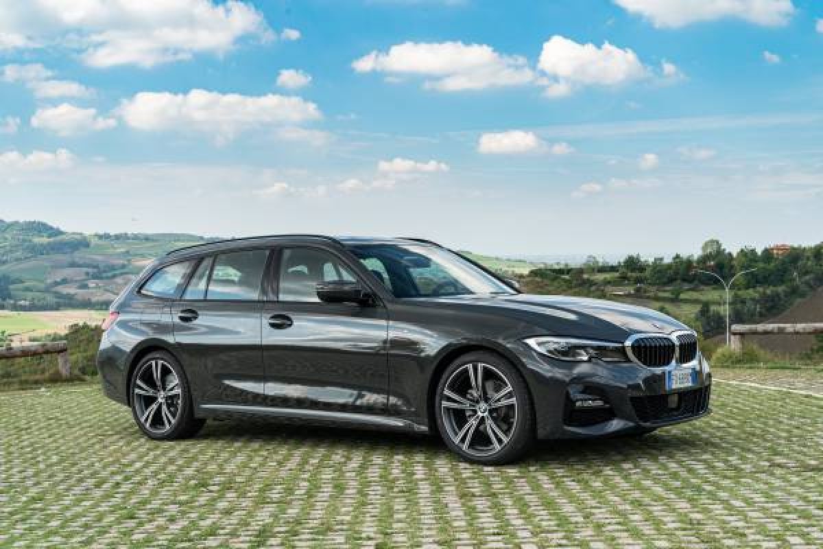 BMW  Serie 3 Touring, foto degli esterni