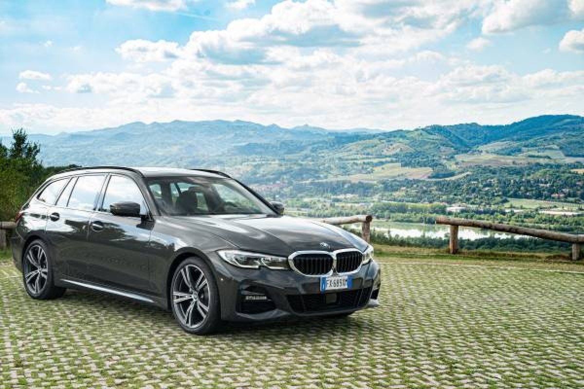 BMW  Serie 3 Touring, foto degli esterni