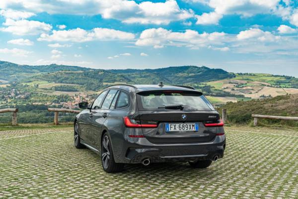 BMW  Serie 3 Touring, foto degli esterni