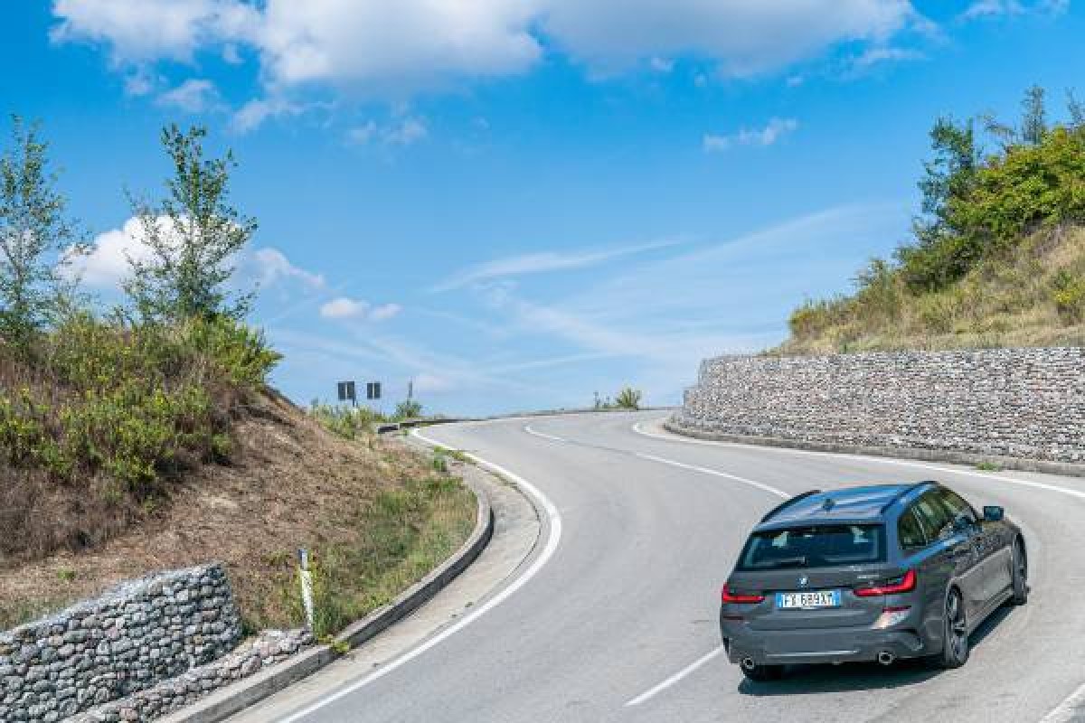 BMW  Serie 3 Touring, foto degli esterni
