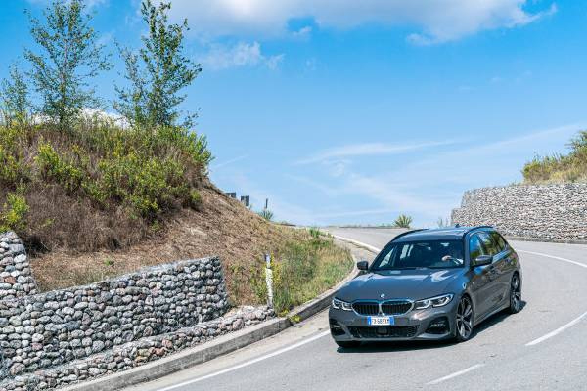 BMW  Serie 3 Touring, foto degli esterni