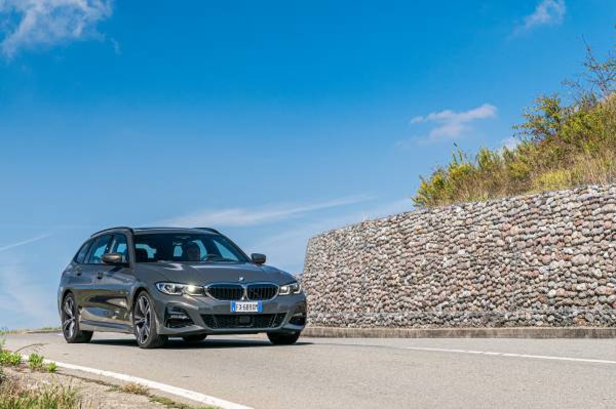 BMW  Serie 3 Touring, foto degli esterni