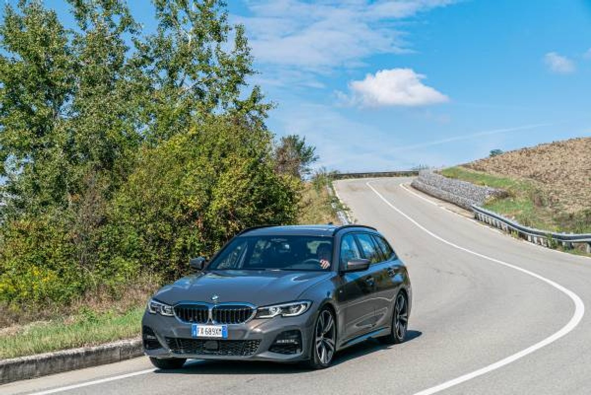 BMW  Serie 3 Touring, foto degli esterni