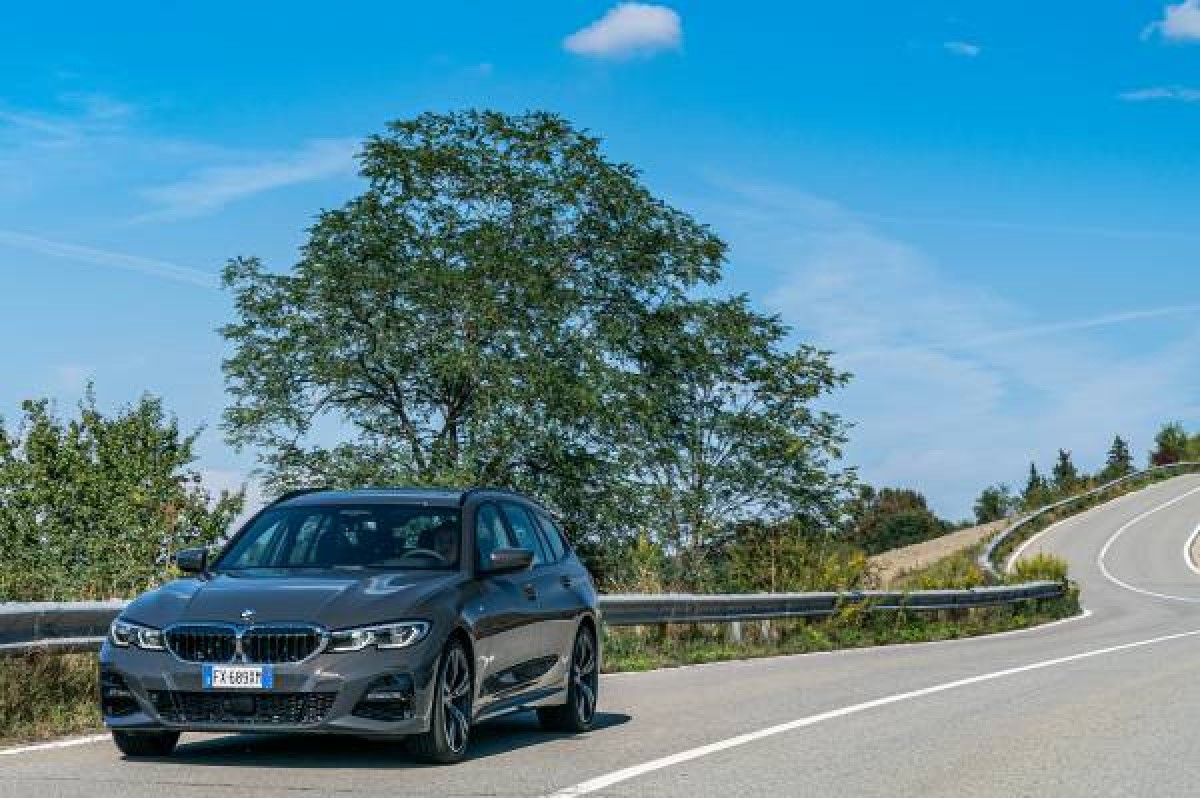 BMW  Serie 3 Touring, foto degli esterni