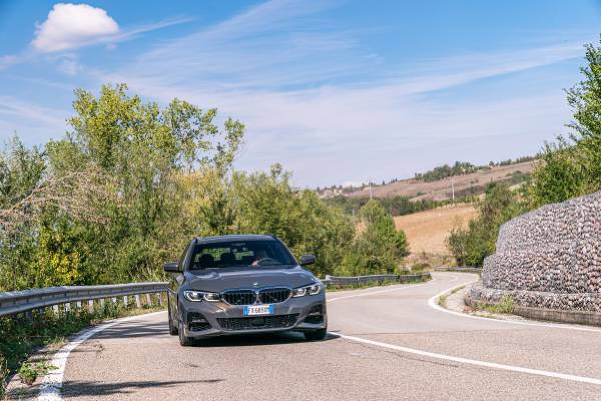 BMW  Serie 3 Touring, foto degli esterni