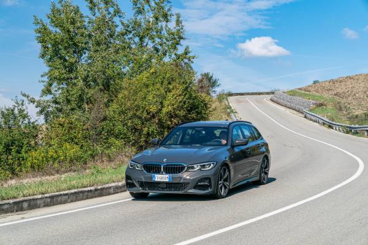 BMW  Serie 3 Touring, foto degli esterni