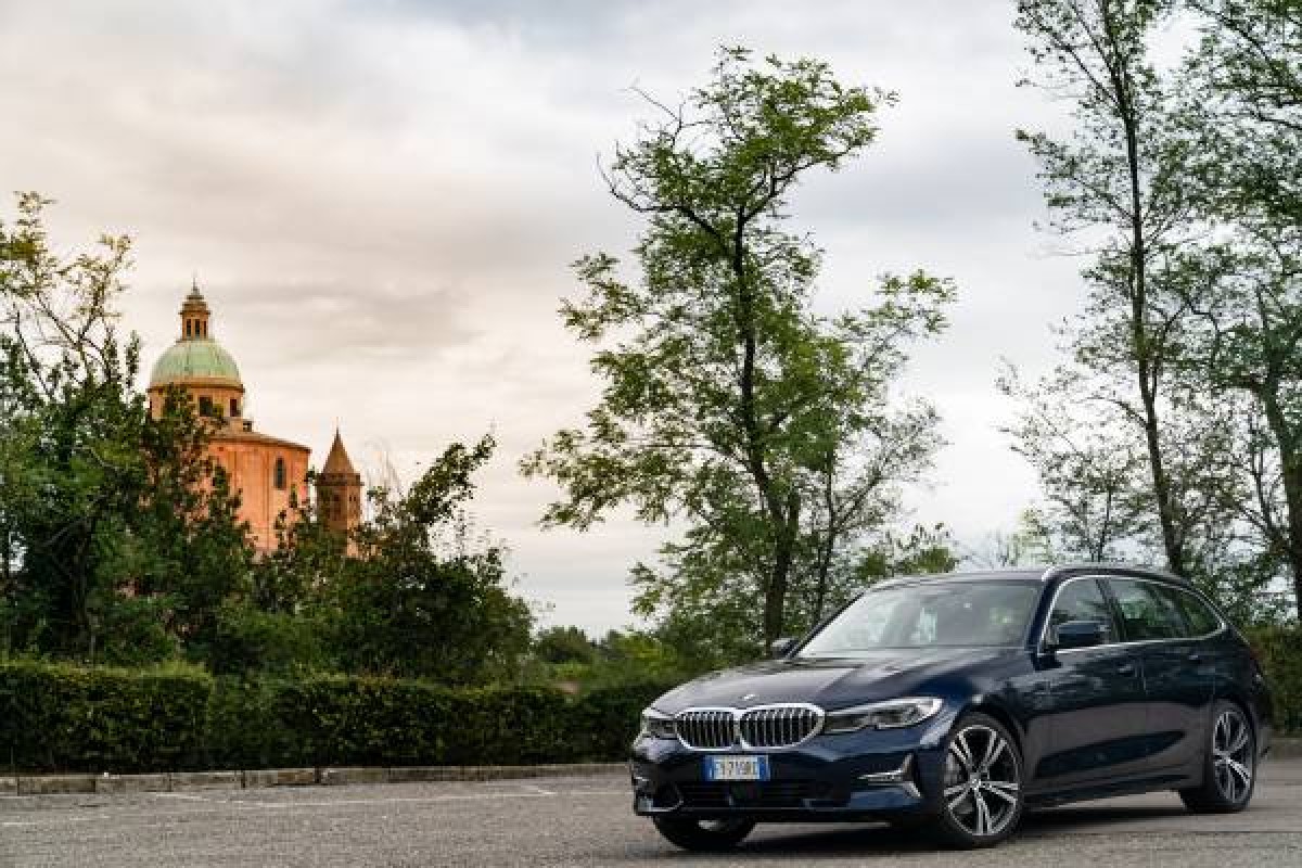 BMW  Serie 3 Touring, foto degli esterni