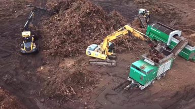 Tesla Giga Berlin, un drone sui lavori nella spianata