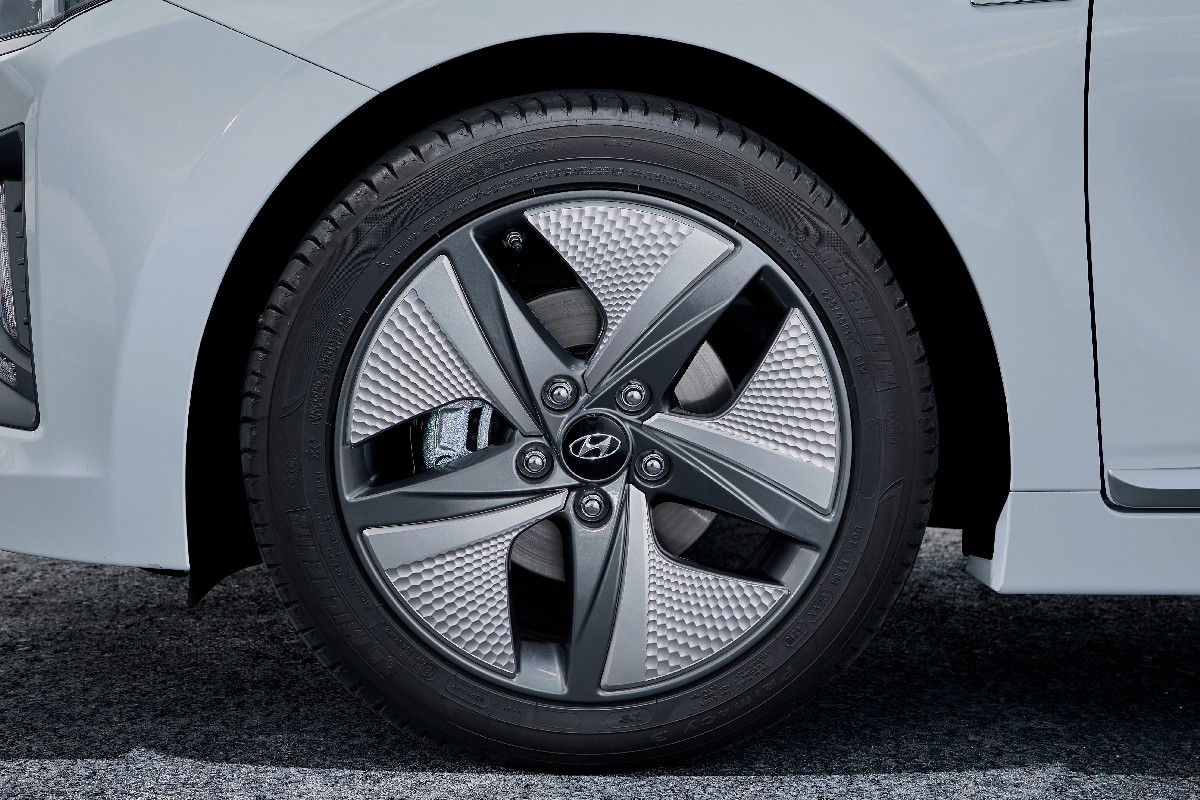 Hyundai  IONIQ Hybrid