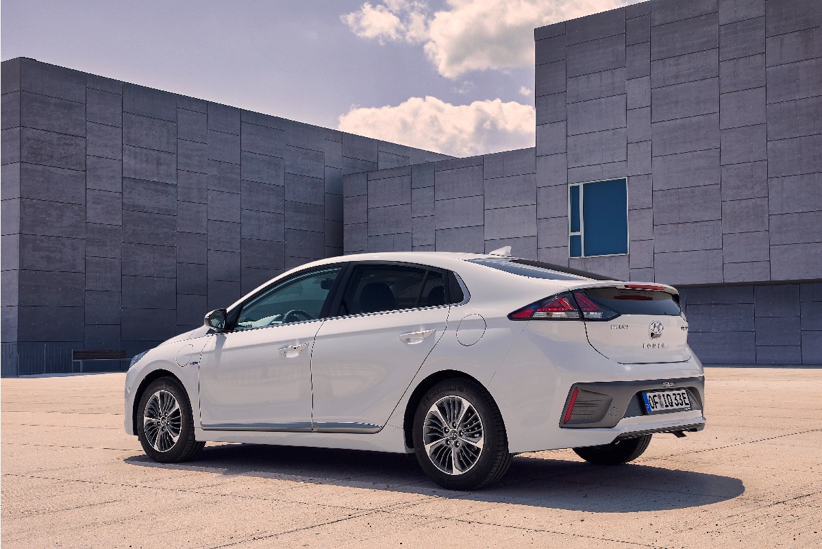 Hyundai  IONIQ Plug-In Hybrid