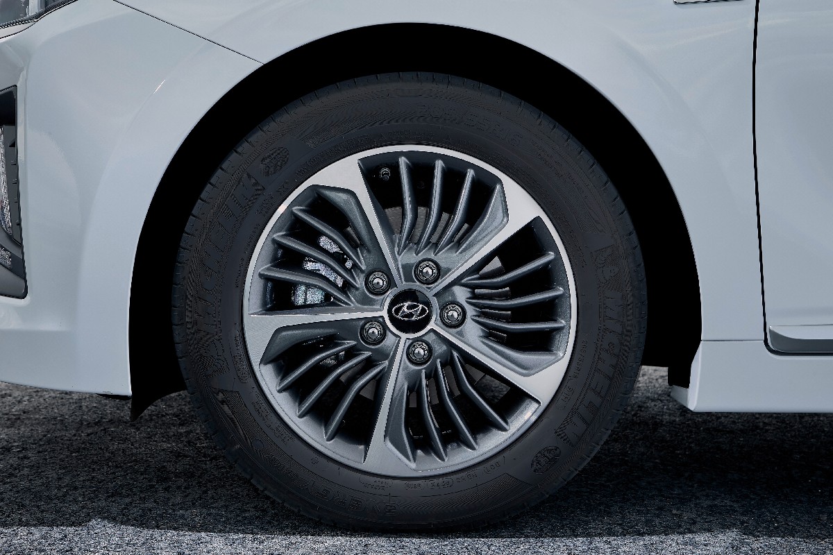 Hyundai  IONIQ Plug-In Hybrid