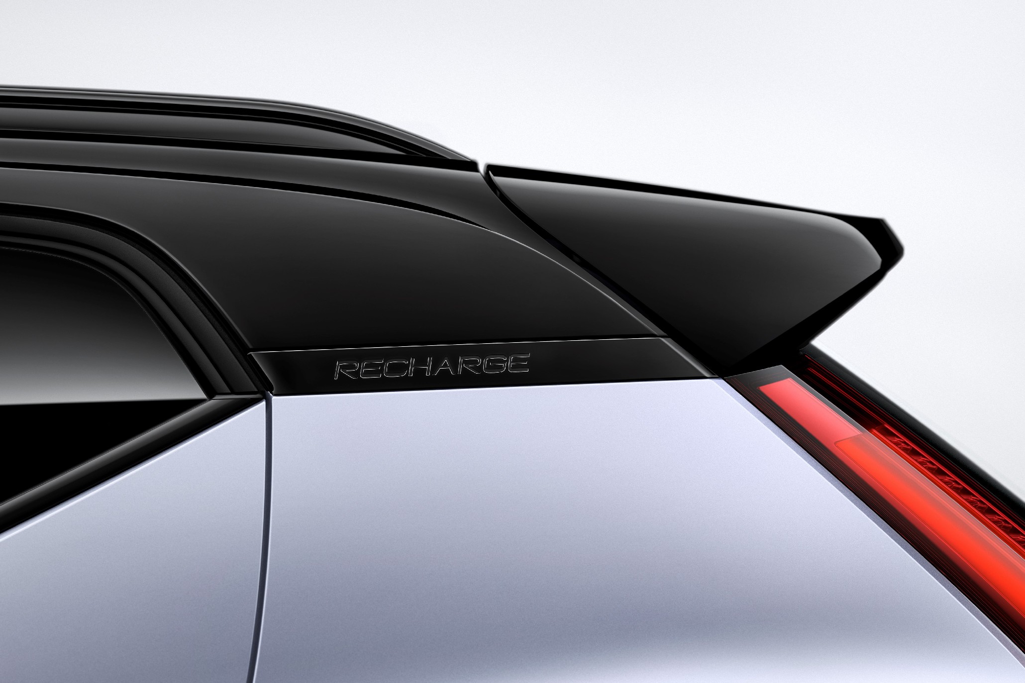 Volvo XC40 Recharge P8 AWD in Glacier Silver