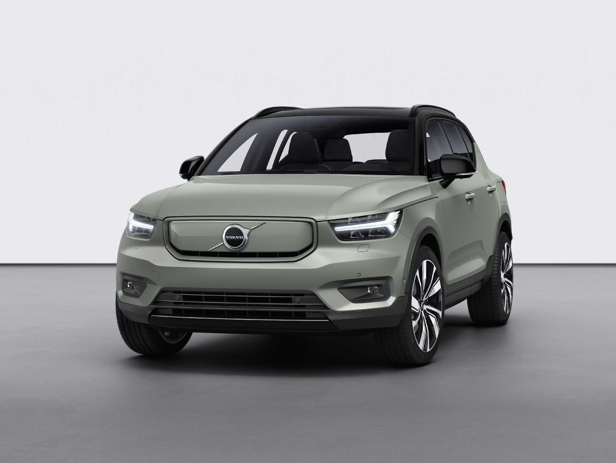 Volvo XC40 Recharge P8 AWD in Sage Green